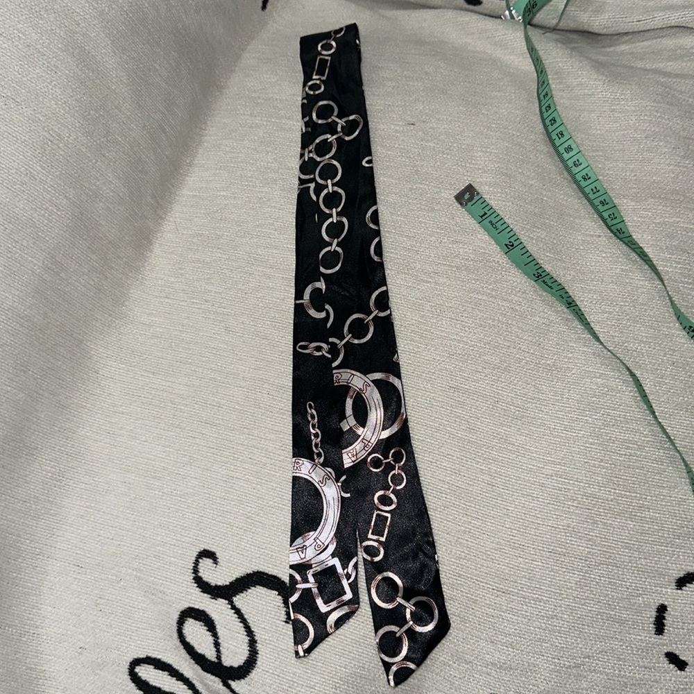 Purse scarf 🧣/ hair / neck tie light pink/silver, brown and black Paris & chains